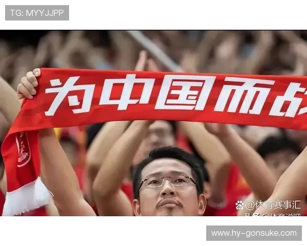 陶强龙赠球寄语王钰栋助队出线